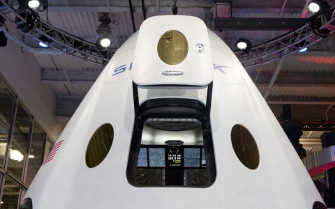 Фото с сайта spacex.com Фото с сайта spacex.com