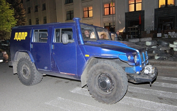 ГАЗ-2330 «Тигр» Владимира Жириновского в Луганске © РИА Новости, Виталий Белоусов ГАЗ-2330 «Тигр» Владимира Жириновского в Луганске © РИА Новости, Виталий Белоусо