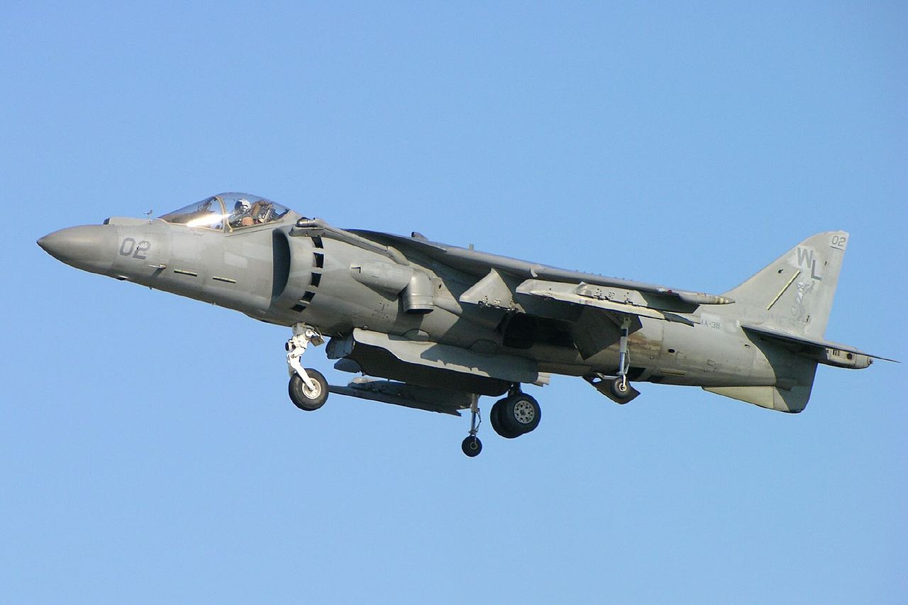 Штурмовик AV-8B Harrier. Фото D. Miller с сайта en.wikipedia.org Штурмовик AV-8B Harrier. Фото D. Miller с сайта en.wikipedia.org