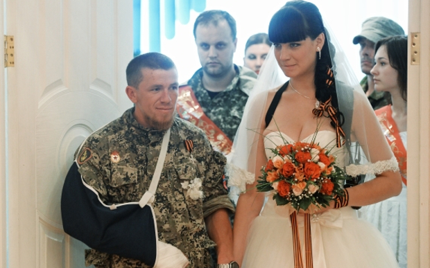 Арсен Павлов и его невеста Елена © РИА Новости, Михаил Воскресенский Арсен Павлов и его невеста Елена © РИА Новости, Михаил Воскресенский