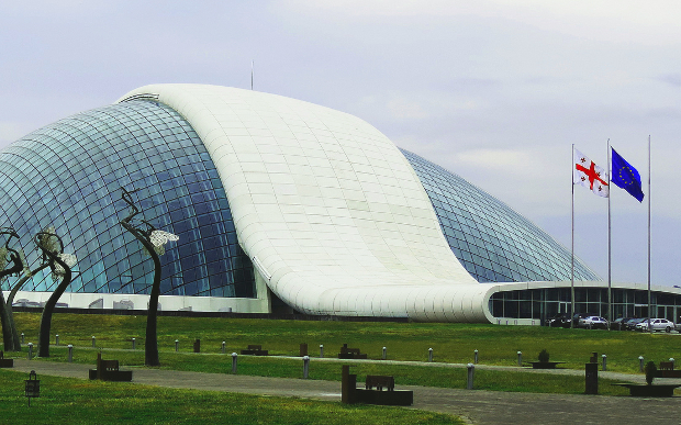 Здание парламента Грузии в Кутаиси. Фото Spartaky с сайта wikimedia.org