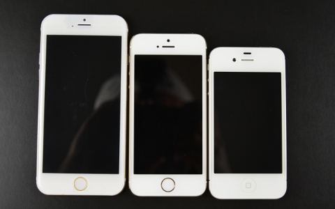Слева направо: iPhone 6, 5, 4. Фото с сайта sonnydickson.com Слева направо: iPhone 6, 5, 4. Фото с сайта sonnydickson.com