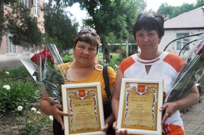 Жительницы Абинска, награжденные за содействие в раскрытии ограбления. Фото с сайта mvd.ru Жительницы Абинска, награжденные стражами порядка за содействие в раскрытии огр