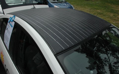 Солнечная батарея на крыше Prius. Фото ShakataGaNai с сайта wikimedia.org Солнечная батарея на крыше Prius. Фото ShakataGaNai с сайта wikimedia.org