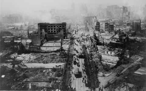 Последствия землетрясения в Сан-Франциско в 1906 году. Фото с сайта wikimedia.org Последствия землетрясения, Сан-Франциско 1906 год. Фото с сайта wikimedia.org