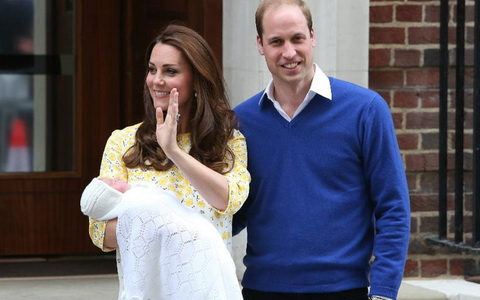 Герцогиня Кейт и принц Уильям с дочкой. Фото @KensingtonRoyal Герцогиня Кейт и принц Уильям с дочкой. Фото @KensingtonRoyal