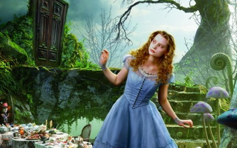 Фрагмент постера фильма «Алиса в Стране Чудес» Фрагмент постера фильма «Алиса в Стране Чудес»