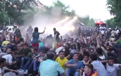 Акция протеста в Ереване. Стоп-кадр с видео в YouTube Акция протеста в Ереване. Стоп-кадр с видео в YouTube