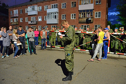 Военнослужащий со списком пострадавших © РИА Новости, Алексей Мальгавко Военнослужащий со списком пострадавших © РИА Новости, Алексей Мальгавко