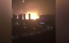 Взрыв в городе Тяньцзинь. Стоп-кадр с видео в YouTube Взрыв в городе Тяньцзинь. Стоп-кадр с видео в YouTube