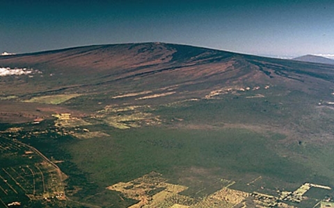 Северный склон Мауна-Лоа . Фото с сайта wikimedia.org Северный склон Мауна-Лоа . Фото с сайта wikimedia.org