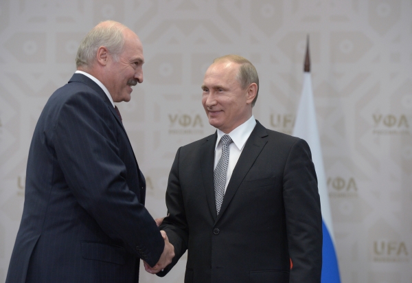 Александр Лукашенко и Владимир Путин © РИА Новости, Сергей Гунеев Александр Лукашенко и Владимир Путин © РИА Новости, Сергей Гунеев