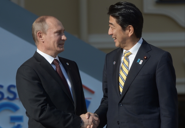 Владимир Путин и Синдзо Абэ © РИА Новости, Сергей Гунеев Владимир Путин и Синдзо Абэ © РИА Новости, Сергей Гунеев