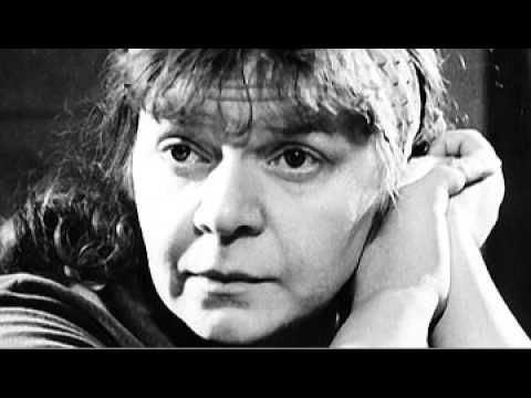 Новелла Матвеева. Фото с сайта kino-teatr.ru Новелла Матвеева. Фото с сайта kino-teatr.ru