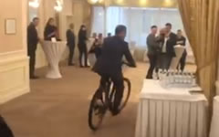 Стоп-кадр с видео на странице Олега Ляшко в Facebook Стоп-кадр с видео на странице Олега Ляшко в Facebook