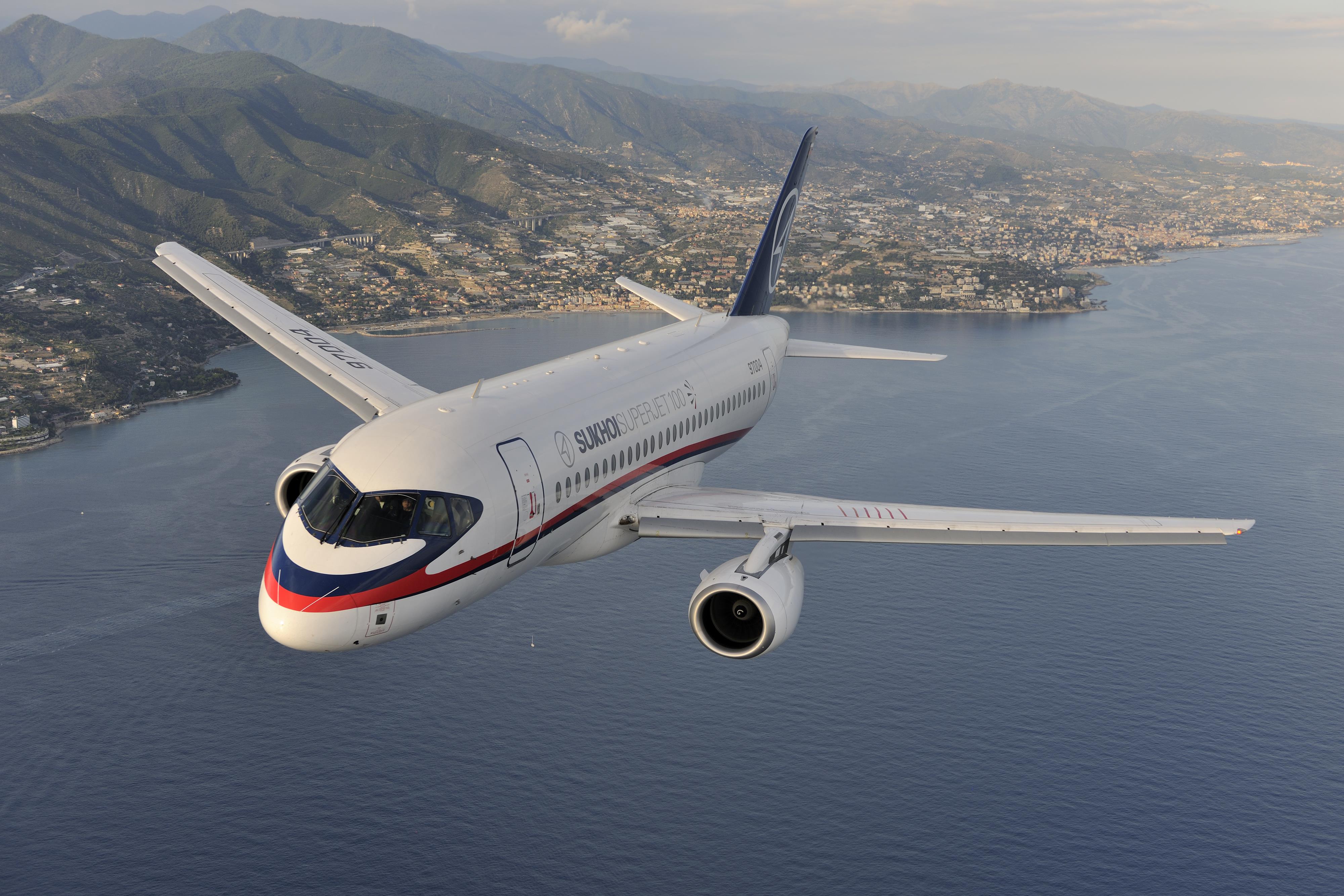 Фото с сайта wikipedia.org Самолет Sukhoi Superjet 100