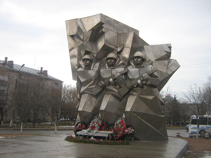Памятник подольским курсантам. Фото с сайта ru.wikipedia.org Каскадера раздавило танках на съемках "Ильинского рубежа"