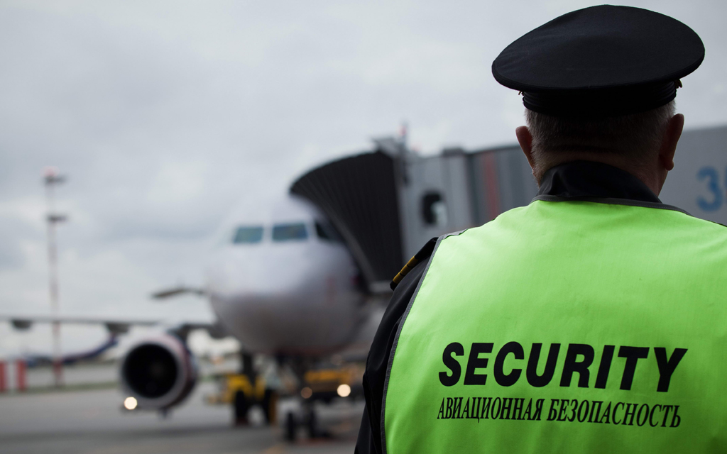 © KM.RU, Кирилл Зыков Служба безопасности аэропорта
