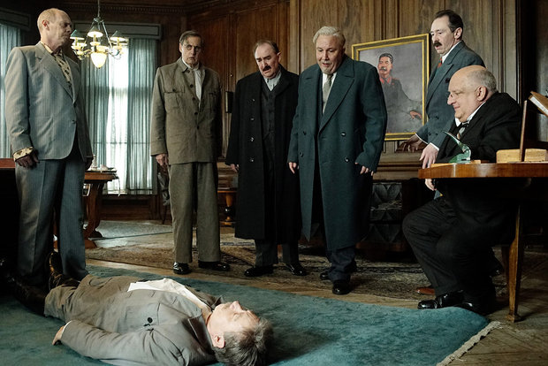 Кадр из фильма «Смерть Сталина». Фото с сайта kino-teatr.ru  Кадр из фильма «Смерть Сталина». Фото с сайта kino-teatr.ru