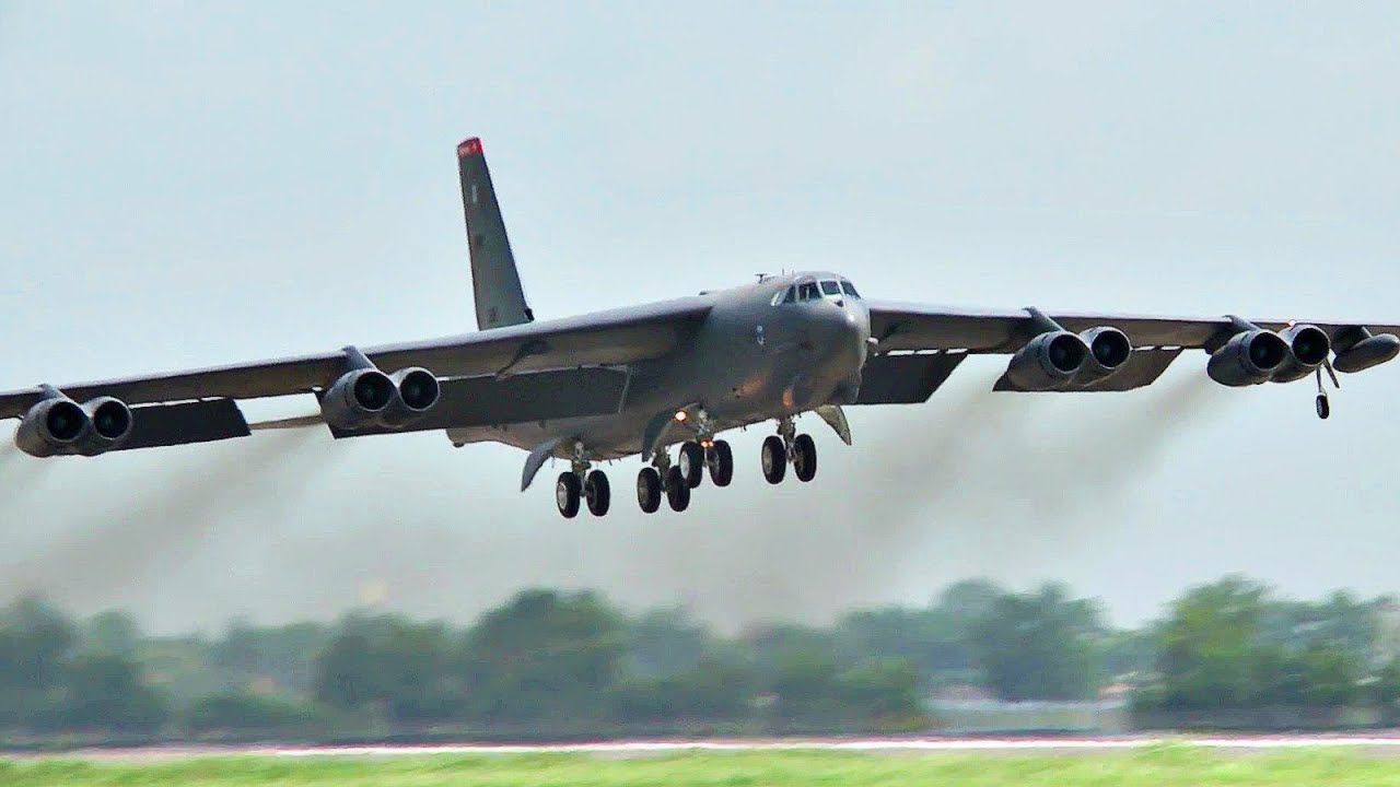 Стоп-кадр с Youtube B-52H Stratofortress