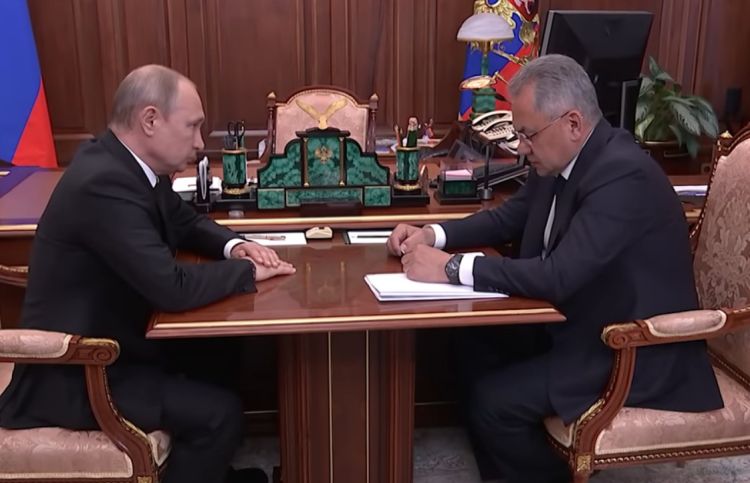 Шойгу рассказал Путину о гибели 14 подводников. Стоп-кадр из видео в YouTube