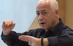 Владимир Спиваков. Стоп-кадр с YouTube Владимир Спиваков получил телеграмму от Владимира Путина