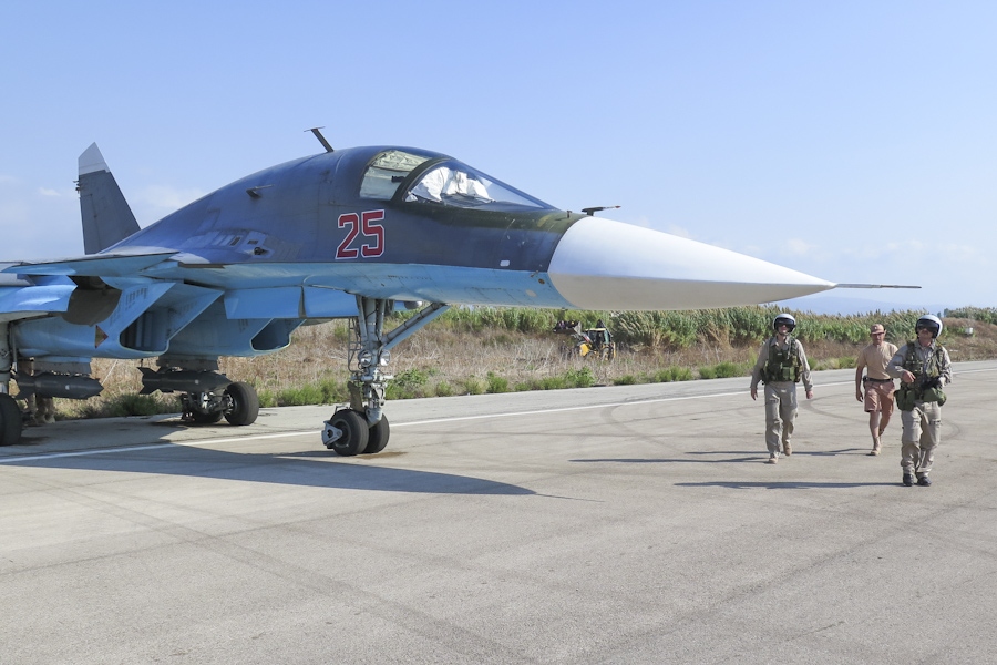 Су-34 в Латакии, октябрь 2015 г, авиабаза «Хмеймим». Фото с сайта mil.ru