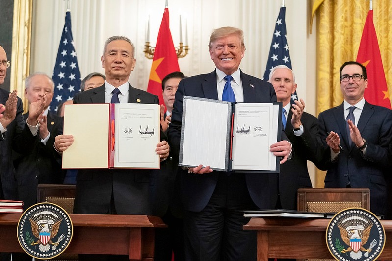 Президент США Дональд Трамп и вице-премьер Госсовета КНР Лю Хэ 