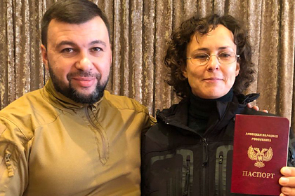 Денис Пушилин и Юлия Чичерина. Фото из соцсетей Певица Юлия Чичерина стала обладательницей паспорта ДНР