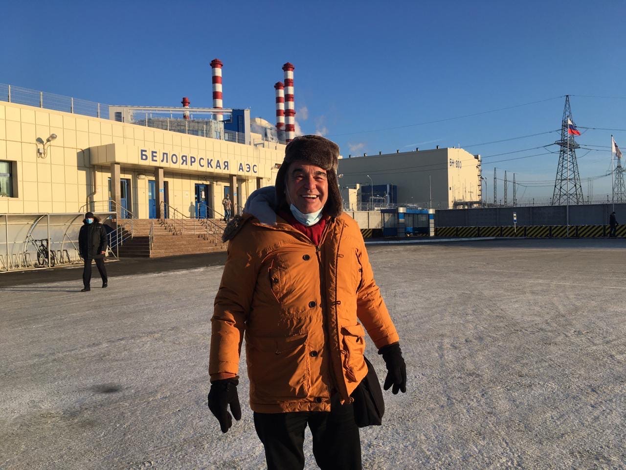 Фото с официальной страницы Белоярской АЭС ВКонтакте Оливер Стоун ведет съемки фильма на Белоярской АЭС