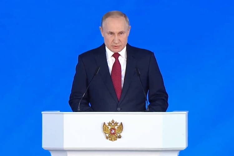 Стоп-кадры из видеотрансляции Владимир Путин