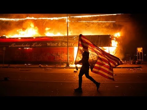 Скриншот с YouTube Акции беспорядка охватили крупные города США