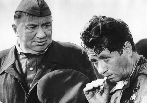 «В бой идут одни старики». Кадр с сайта kino-teatr.ru Жители России назвали свои любимые фильмы о войне