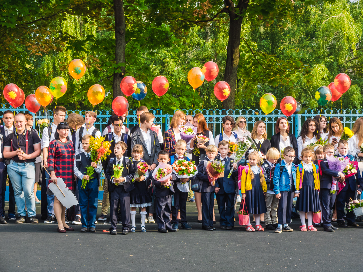 Фото © KM.RU, Наталья Ступникова Школьная линейка 1 сентября