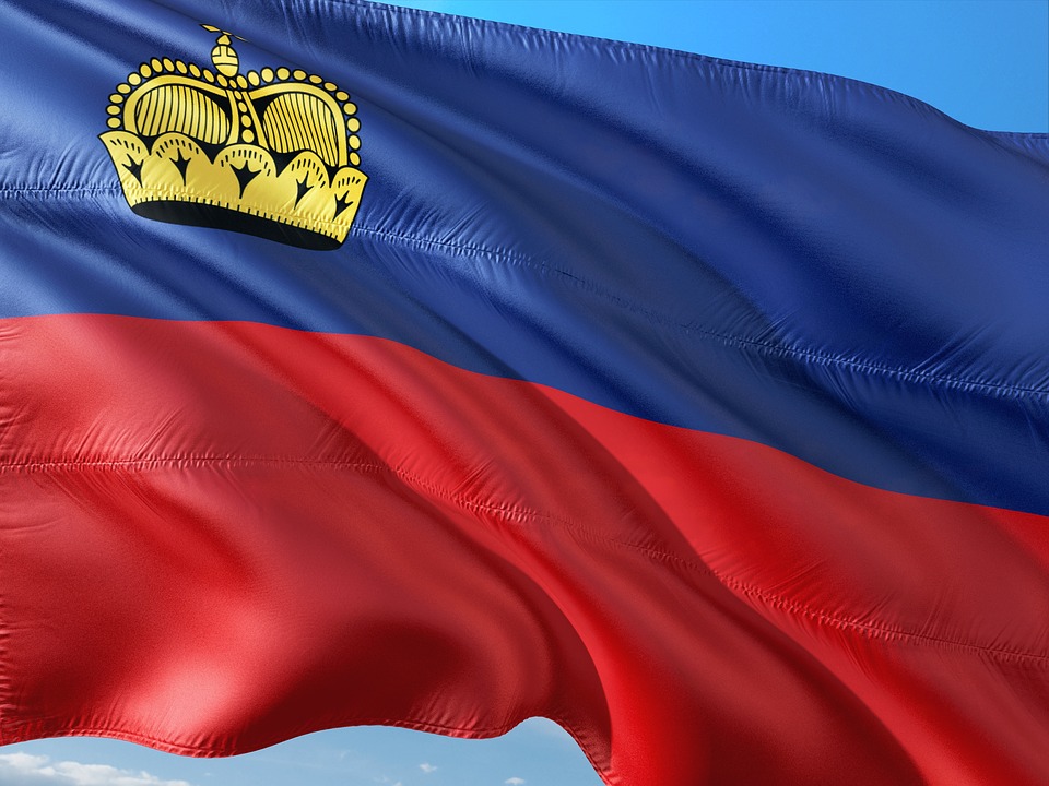 Флаг Лихтенштейна. Фото с сайта Pixabay.com