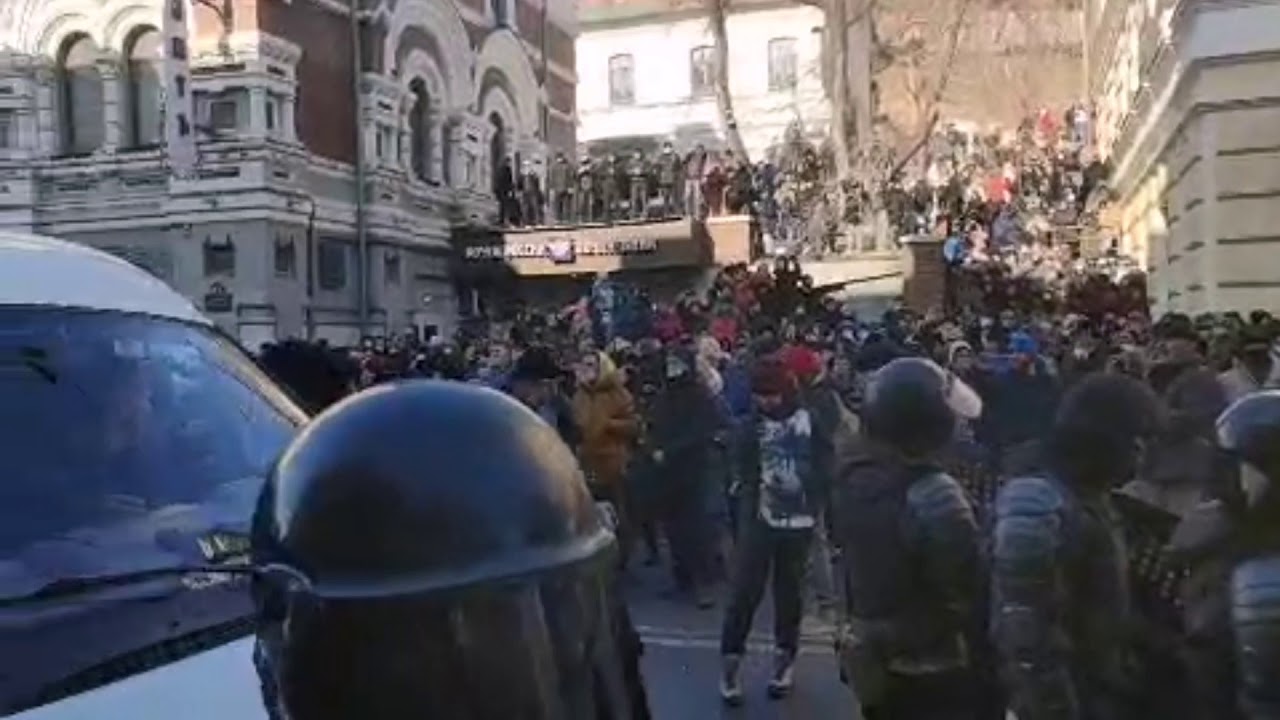 Скриншот с YouTube Акции протеста во Владивостоке