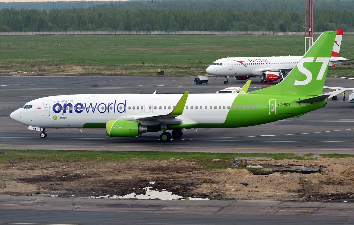 Boeing 737-800 S7 Airlines в ливрее Oneworld. Фото Anna Zvereva с сайта wikimedia.org Boeing 737-800 S7 Airlines в ливрее Oneworld
