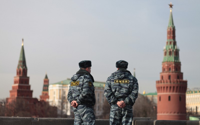 Бойцы ОМОНа у Кремля © KM.RU, Алексей Белкин Бойцы ОМОНа у Кремля © KM.RU, Алексей Белкин