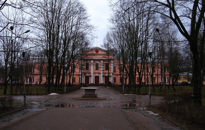 Здание администрации МО «Город Гатчина». Фото Алеко с сайта wikimedia.org Здание администрации МО «Город Гатчина»