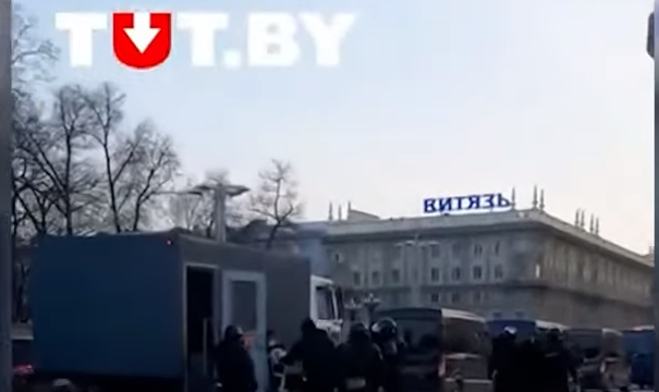Скриншот с YouTube Протесты в Белоруссии 25 марта 2021