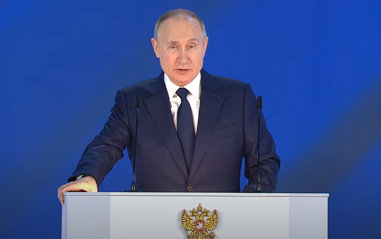 Стоп-кадры из видеотрансляции