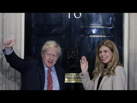 Борис Джонсон и Кэрри Саймондс. Скриншот с YouTube Борис Джонсон и его невеста Кэрри Саймондс