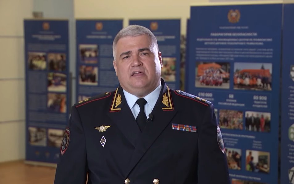 Михаил Черников. Стоп-кадр из видео в YouTube Глава ГИБДД Михаил Черников