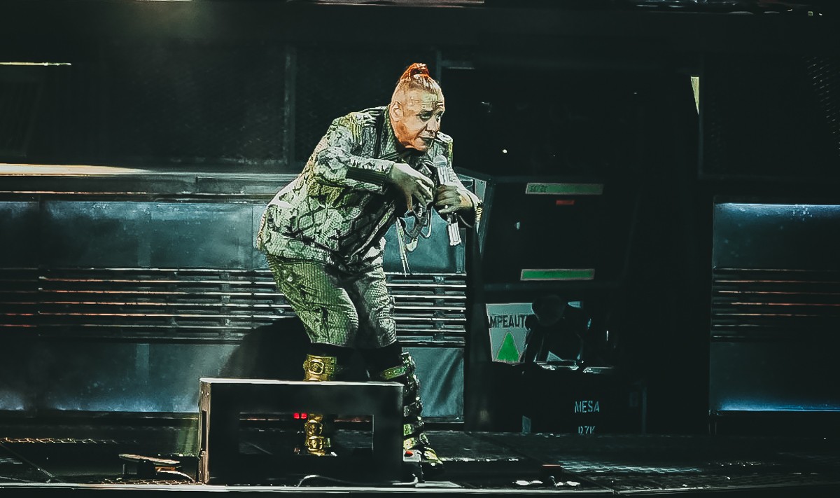 Лидер  Rammstein спел «Любимый город» на Красной площади