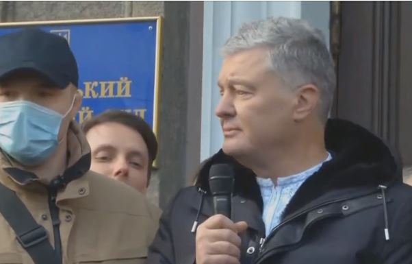 Стоп-кадр из видео на странице Петра Порошенко в Facebook