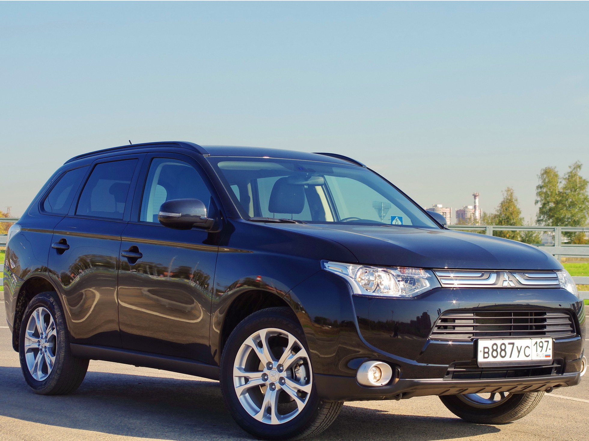 Mitsubishi Outlander © KM.RU, Кирилл Савченко Mitsubishi Outlander
