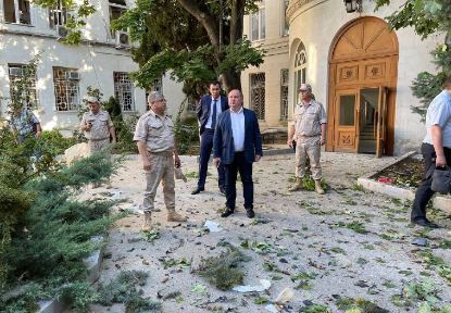 Губернатор Севастополя Развожаев приехал на место атаки у штаба Черноморского флота