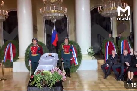 Колонный зал Дома Союзов, где проходит церемония прощания с Михаилом Горбачёвым. Стоп-кадр из видео Mash