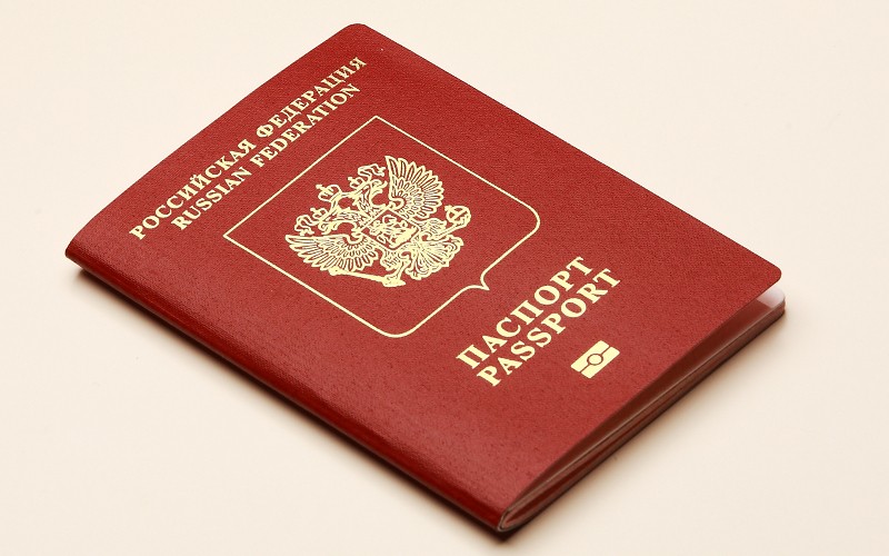 Страны ЕС свели к минимуму многократные визы для россиян