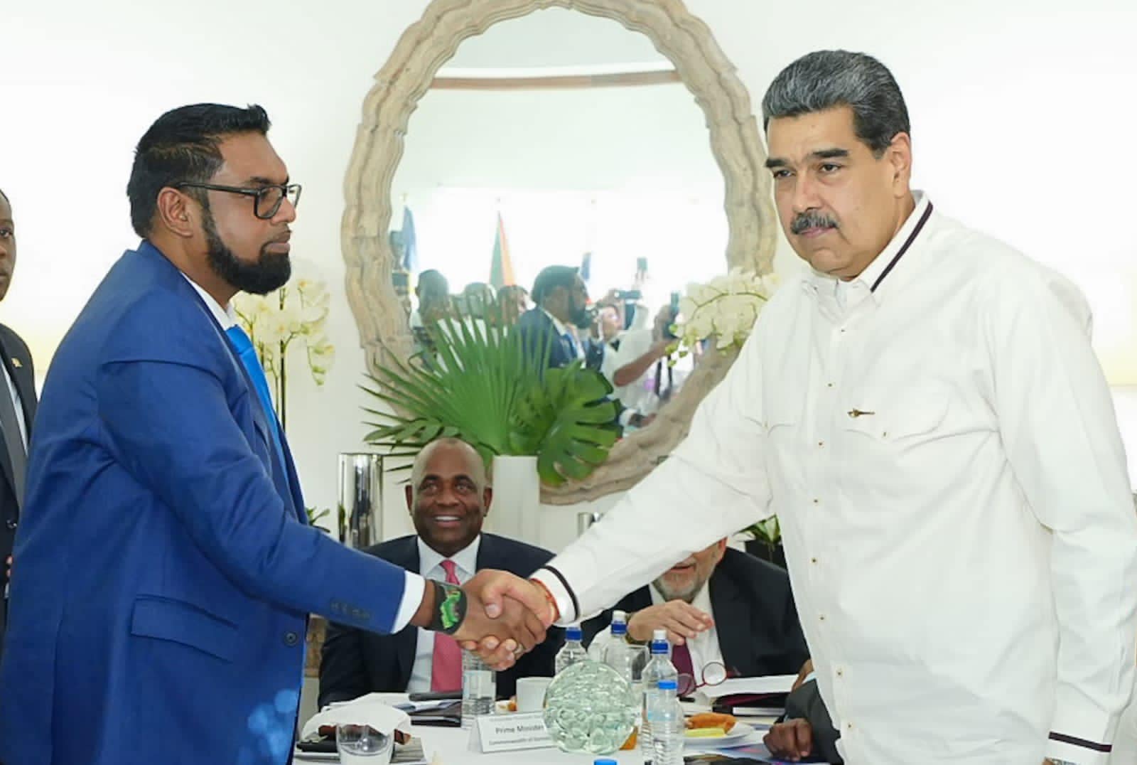 Ирфаан Али и Николас Мадуро. Фото: official social media page of President Irfaan Ali Президенты Ирфаан Али и Николас Мадуро провели встречу в Сент-Винсенте